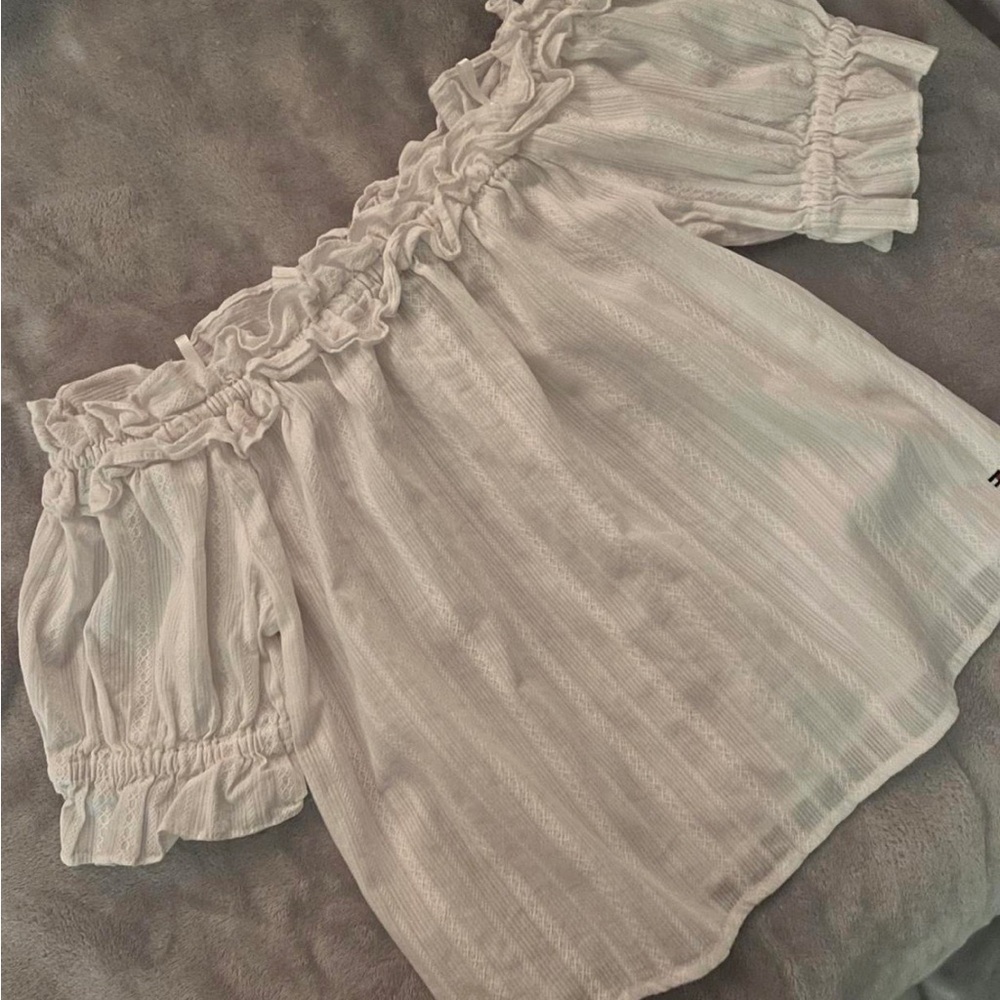 tommy hilfiger off the shoulder flowy blouse with puffy sleeves